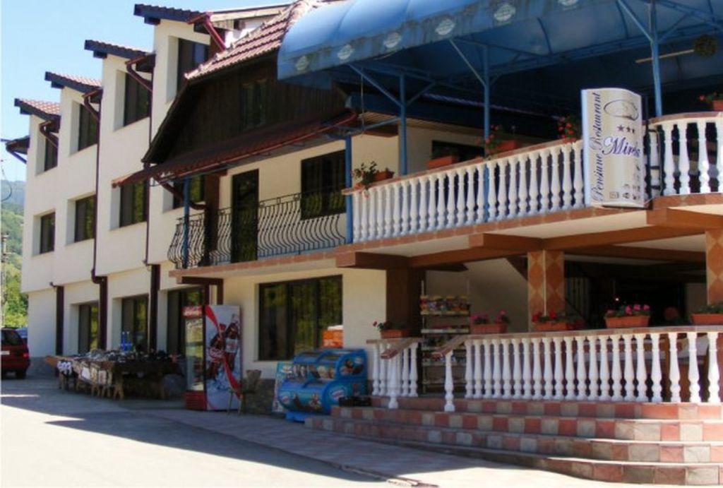 Pensiunea Mirela Pestera Ursilor Chişcău エクステリア 写真
