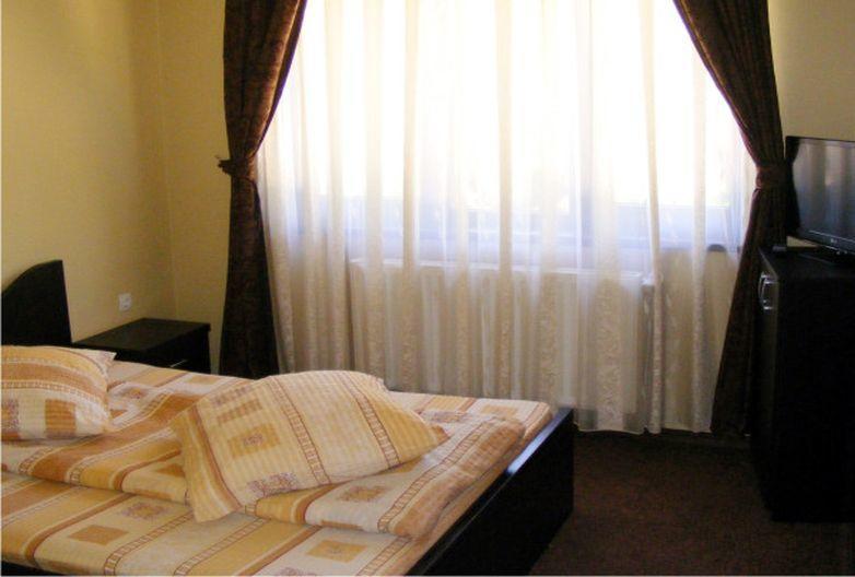 Pensiunea Mirela Pestera Ursilor Chişcău エクステリア 写真